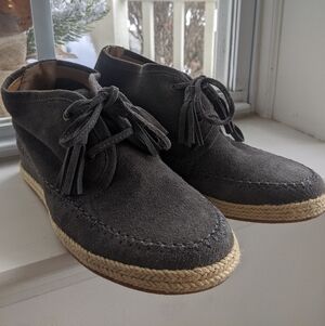 Crown Vintage Women's Gray Suede Wedge Booties Size 8.5M Lace Up Fringe Tassal